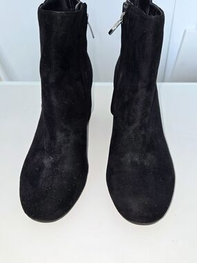NWOT -Marc Fisher Black Suede Ankle Booties with Side Zip - Size 8M 2.5 Heel